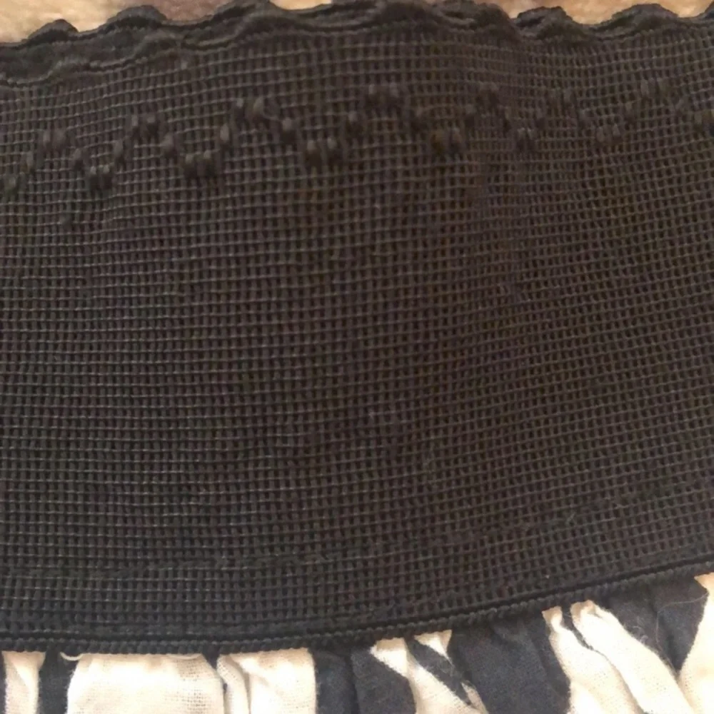 Forever 21 Pleated Skirt in Black & White Size Medium